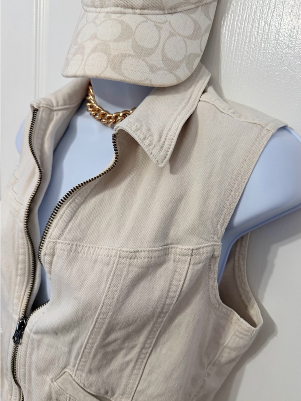 American Eagle Outfitters Cream Sleeveless Zip Front Vest
